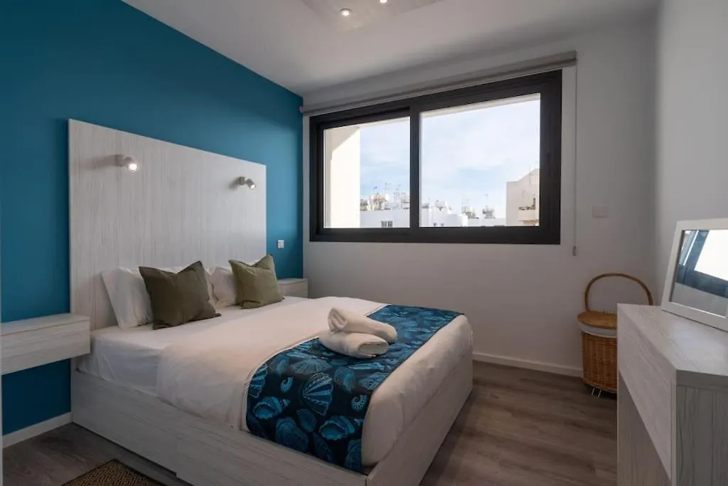 Beachcomber 2-Bedroom Apartment In Larnaca