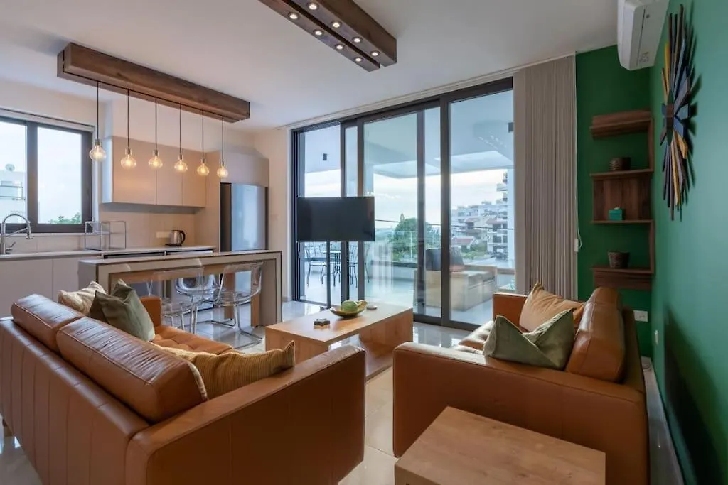 Beachcomber 2-Bedroom Apartment In Larnaca