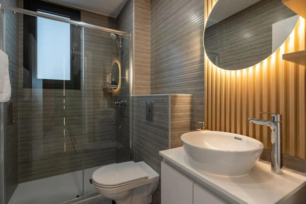 Beachcomber 2-Bedroom Apartment In Larnaca