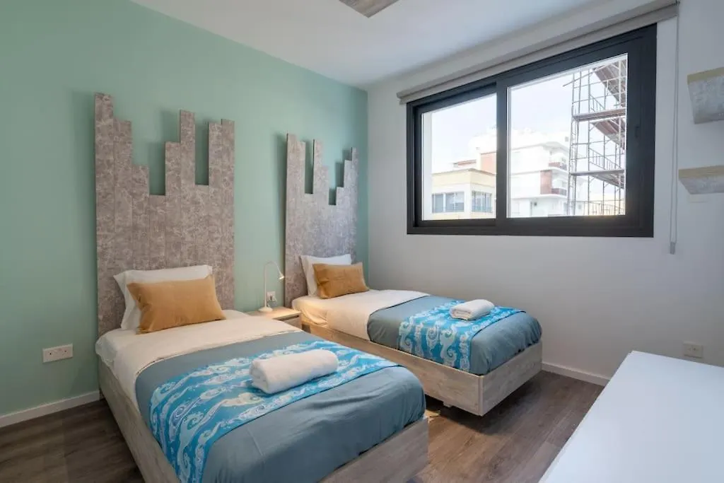 Beachcomber 2-Bedroom Apartment In Larnaca